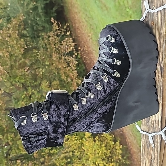 Velvet Traitor Boots - Picture 3 of 6